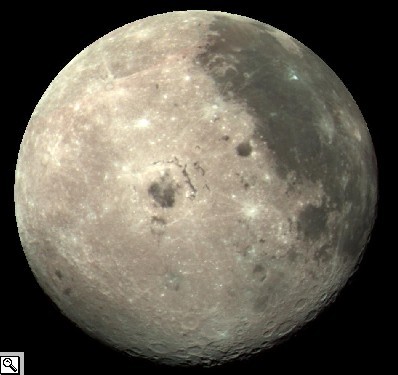 Foto della Luna centrata sul Mare Orientale e dettaglio del centro del Mare fotografato dal Lunar orbiter nel giugno 2007; è possibile vedere parte della faccia nascosta della Luna e, in basso sulla destra, il Polo Sud lunare