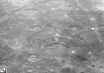 Zona polare di Mercurio con ghiaccio sul fondo di alcuni crateri