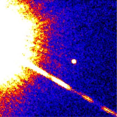 Il sistema Glese 229, la stellina più piccola al centro è la nana bruna Gliese 229B, osservata dal telescopio Hubble nel novembre 1995.